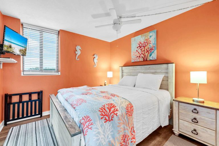 Bedroom 3, Sunbird 412e, Bay