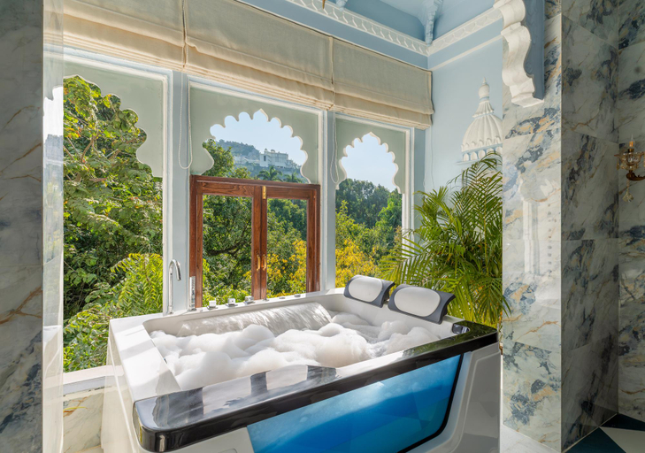 Bathtub, Oladar Haveli – My Downtown Hotels, Udaipur