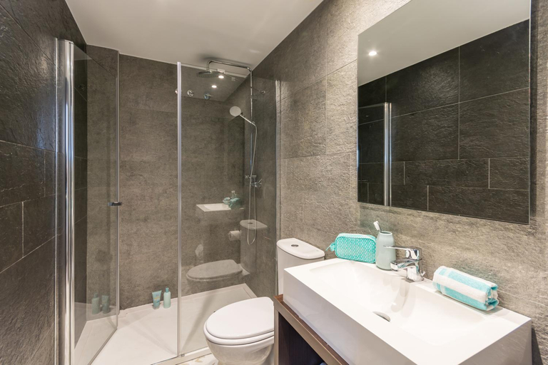 Bathroom 4, Pierre & Vacances Blanes Playa, Girona