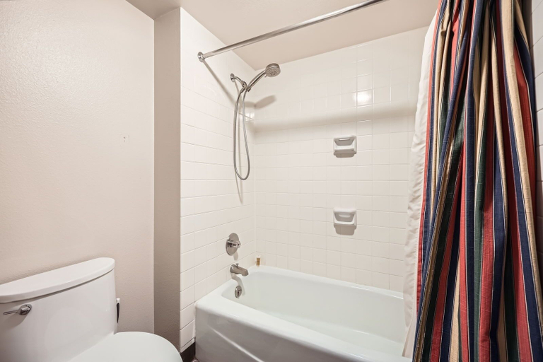 Bathroom 3, 1776 Decatur 4 Bedroom Condo, Summit