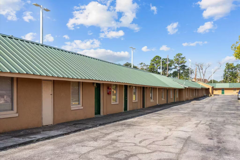 Exterior 2, Angelina Motel, Angelina