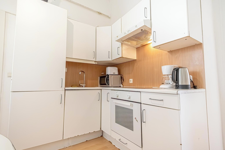 Private kitchen 4, Long Stay 3BR Apartment Near Center, Wien
