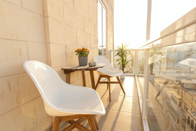 Terrace/patio 4, Modern & Spacious 3BD Apt With Terrace