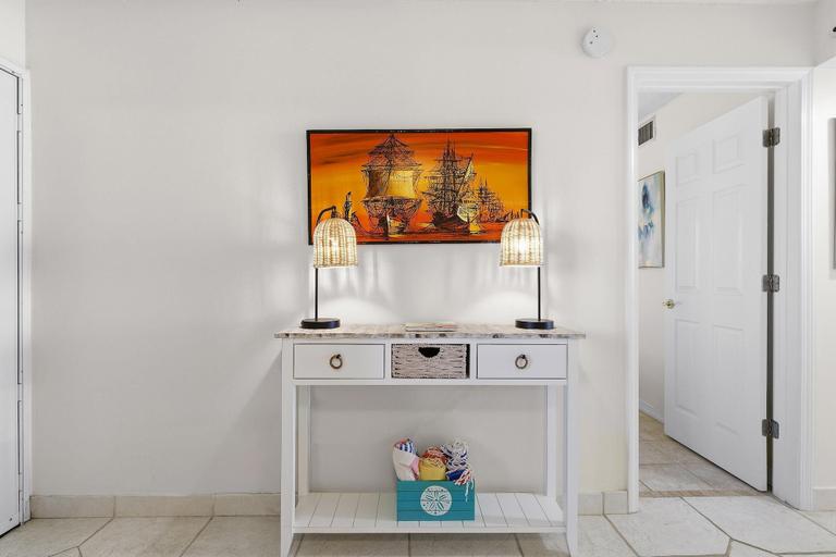 Interior 3, Pelican A403, Volusia