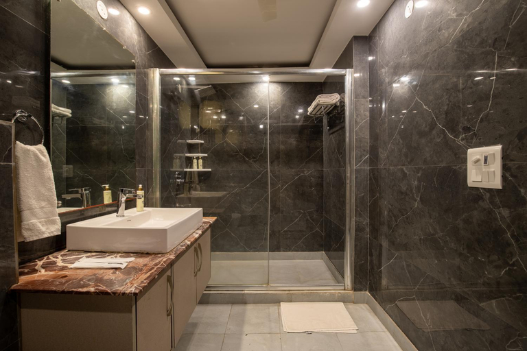 Bathroom 4, BedChambers Serviced Apartments South Extension, Delhi