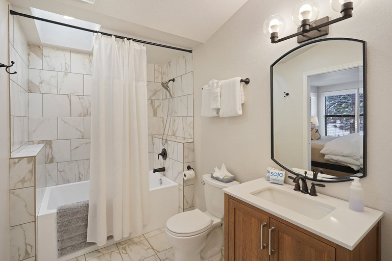 Bathroom 3, 4 Mugho 3 Bedroom Home by RedAwning, Deschutes