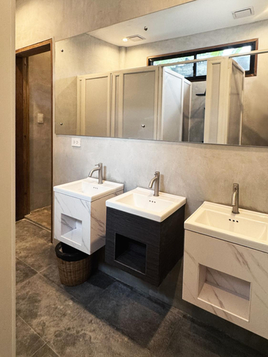 Bathroom 2, Kawayan Hostel, General Luna