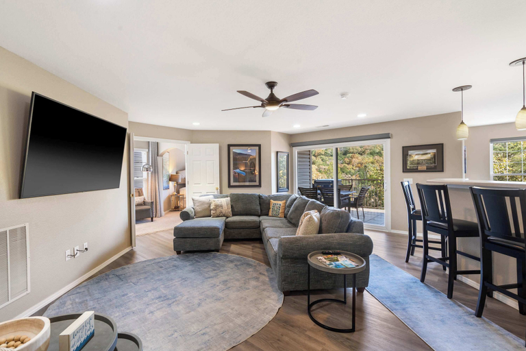Primary image, Edgewater Escape Stay for 6, Stone