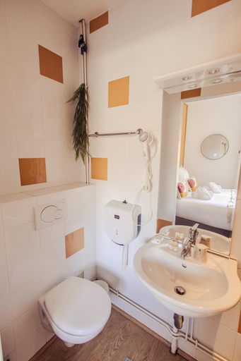 Bathroom 3, HOTEL RESTAURANT LA COTE REVEE, Aude