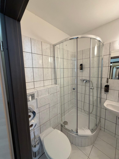 Bathroom 2, Turm Inn 24H Self Check In By H&H Hotels, Linz