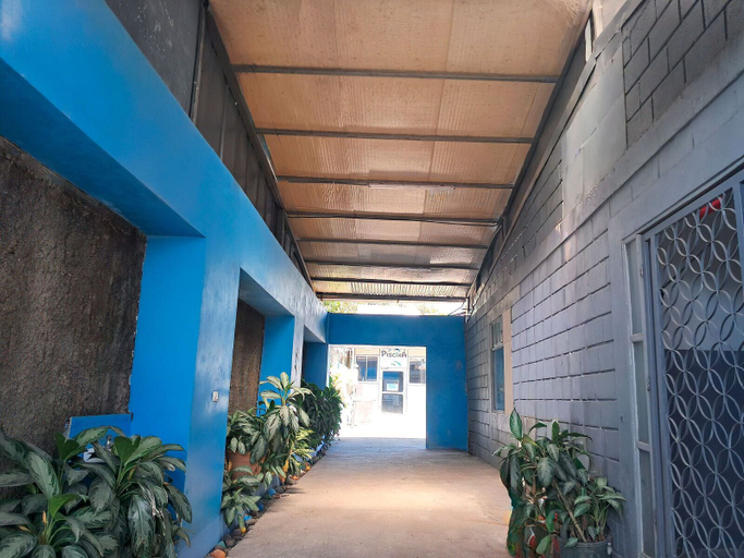 Front of property 4, Airport Nest Hotel, Alajuela
