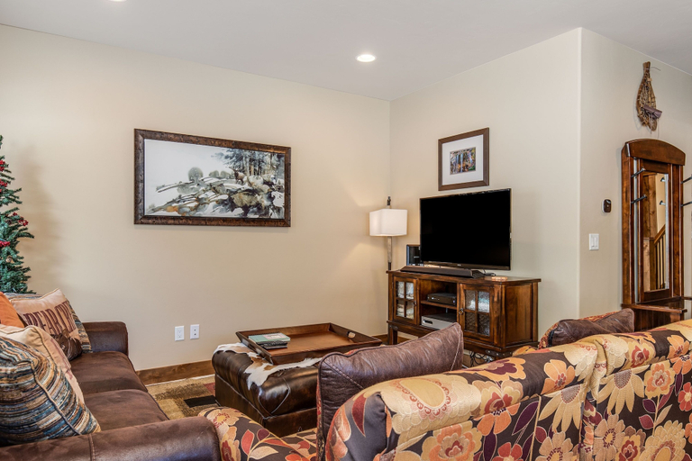 Living area 5, The Sanctuary Getaway - 192 3 Bedroom Home by RedAwning, Summit