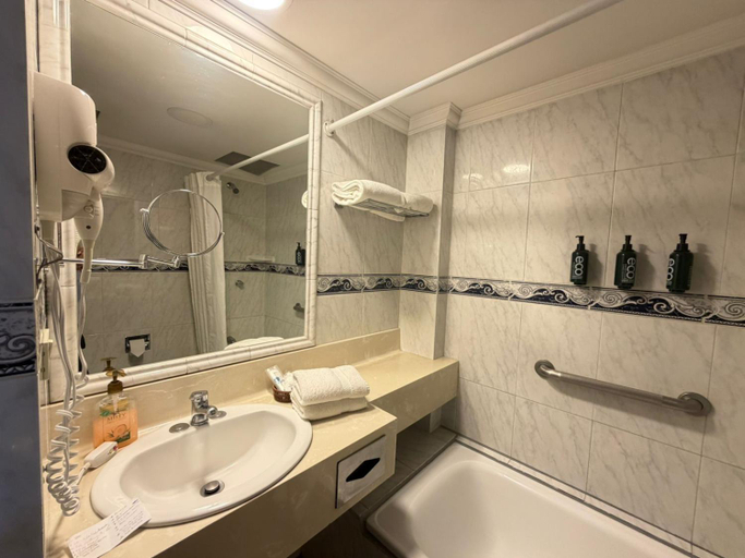 Bathroom 4, Hotel Republica, Quito