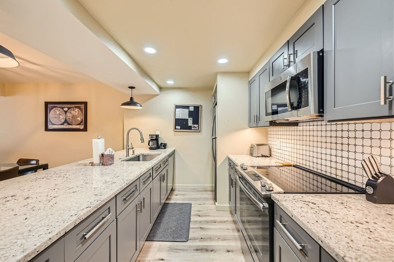 Private kitchen 3, 2509 Saints John 3 Bedroom Condo by RedAwning, Summit