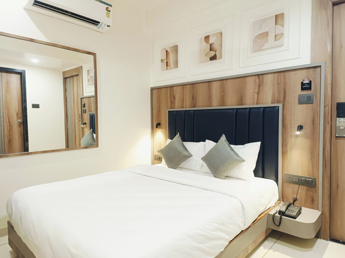 Room 5, Hotel Maskan Surat, Surat