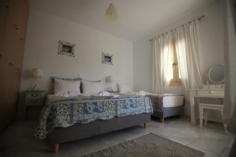 Room 2, THEROS CASA LOGARAS, South Aegean