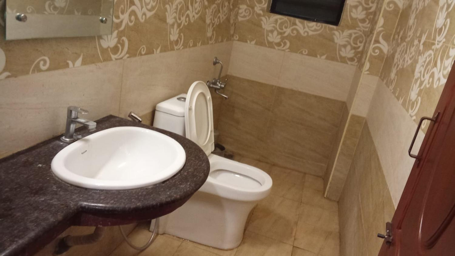 Bathroom 3, Krishna Park, Chennai