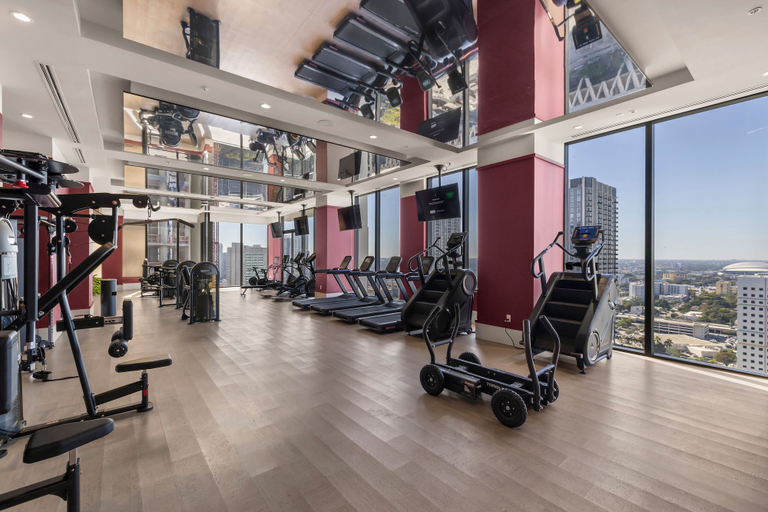 Fitness facility, 11 Ne Worldcenter Experience - We Host, Miami-Dade
