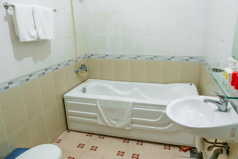 Bathroom 4, Kim Thuy Hotel, Ninh Kiều