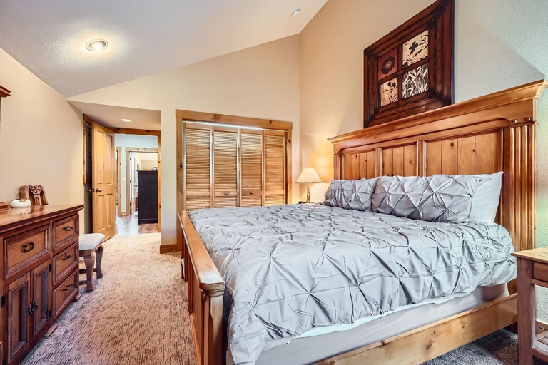 Room 3, 8712 Ski Tip Townhomes 3 Bedroom Townhouse, Summit