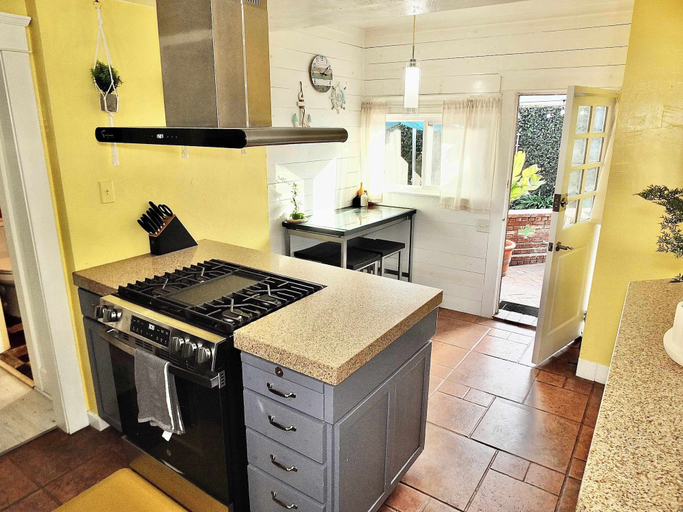 Private kitchen 5, Eastside Garden Hideaway  For 4, Perfect Location for World Cup Attendees!, Los Angeles