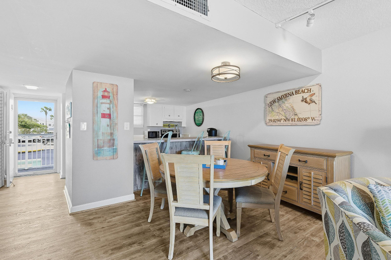 Dining, Coronado Towers 104, Volusia