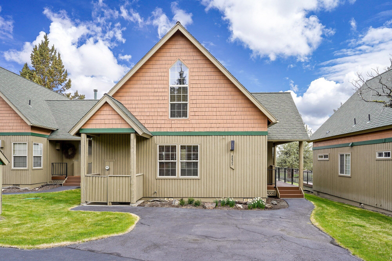 Exterior 2, Wren 2 Bedroom Home by RedAwning, Deschutes
