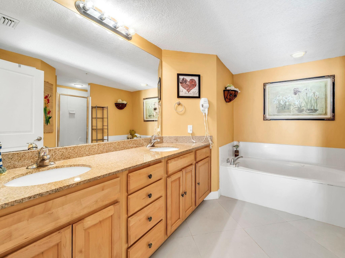 Bathroom 3, Grandview East 1004, Bay