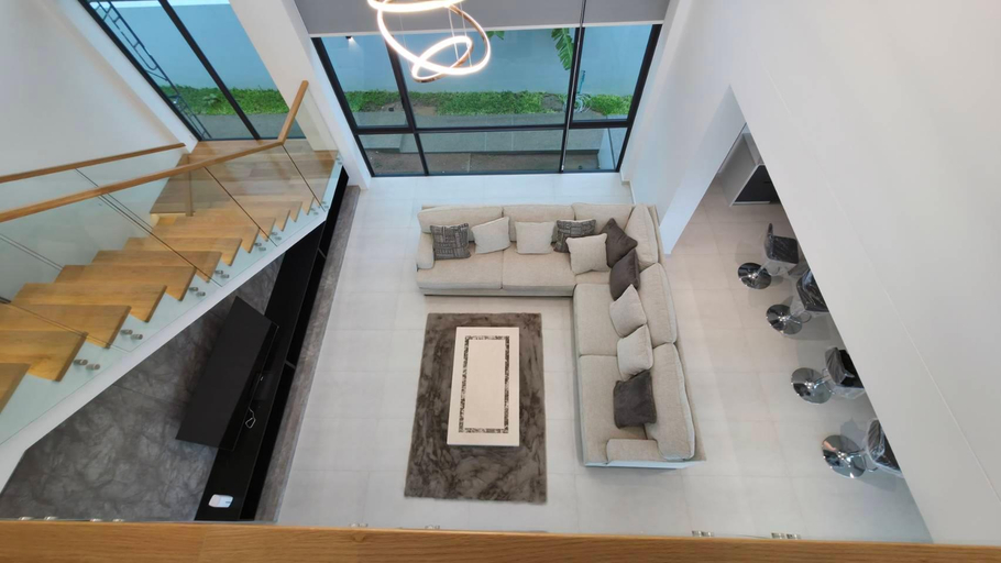 4, Luxurious 5-Bedroom Villa overlooking Pattaya City, Bang Lamung