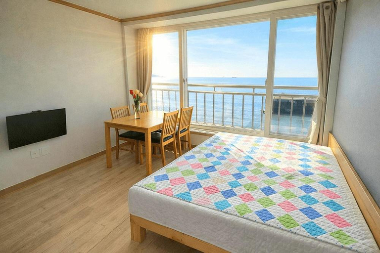 Bedroom 2, Yeongheungdo Haevichi Pension, Ongjin
