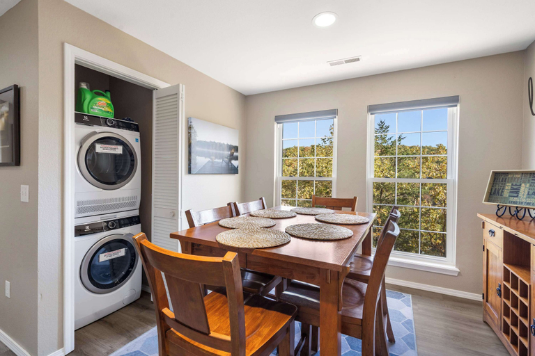 Interior, Edgewater Escape Stay for 6, Stone