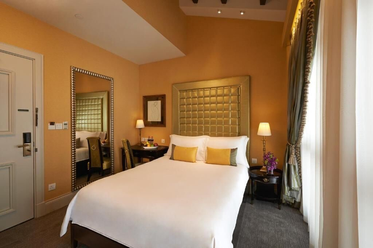 Room 4, Aurum Royal, Singapore