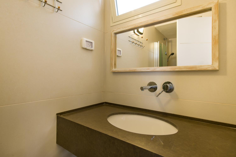 Bathroom 2, SPNI Hermon Field School
