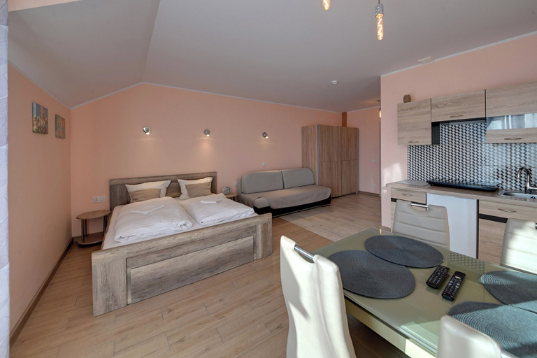Room 4, RentPlanet - Apartamenty przy Wyciągu, Jelenia Góra