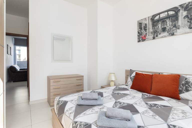 Room 4, Stylish Penthouse - Terrace near Spinola, St Julian's
