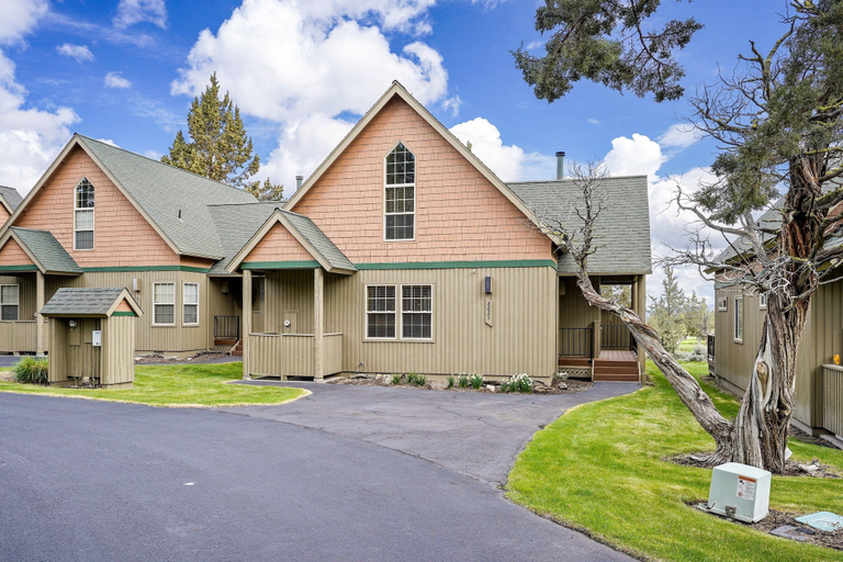 Exterior 3, Wren 2 Bedroom Home by RedAwning, Deschutes