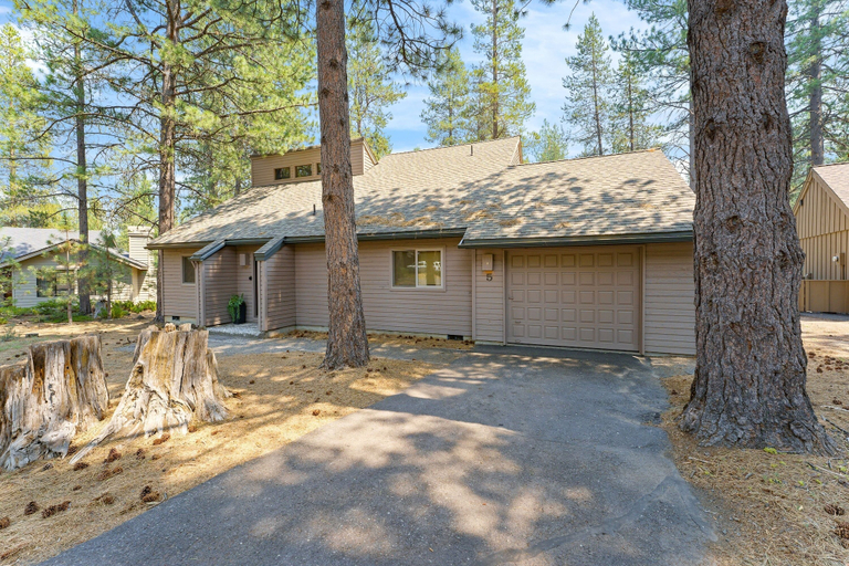 Exterior 4, 5 Sandhill 3 Bedroom Home by RedAwning, Deschutes