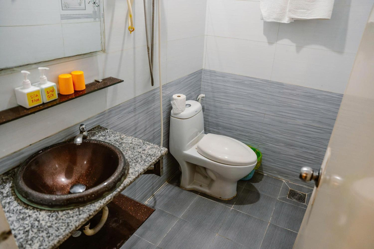 Bathroom 5, Kim Thuy Hotel, Ninh Kiều