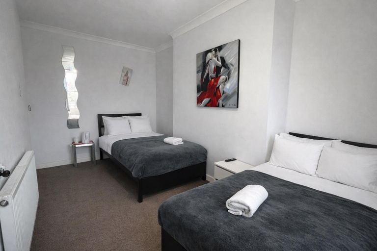 Bedroom 2, BEST DEAL - Kings Hotel, Blackburn with Darwen