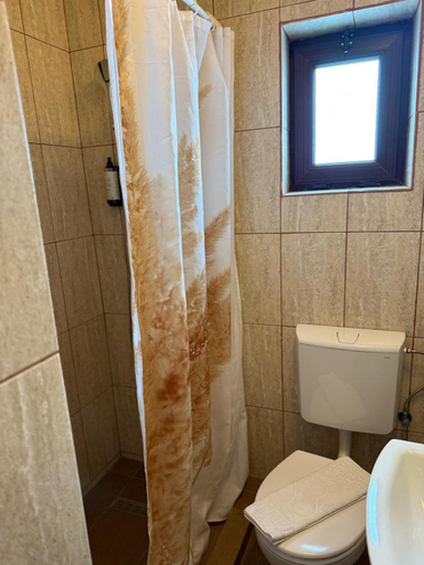 Bathroom 5, Hanul Baratiei, Campulung