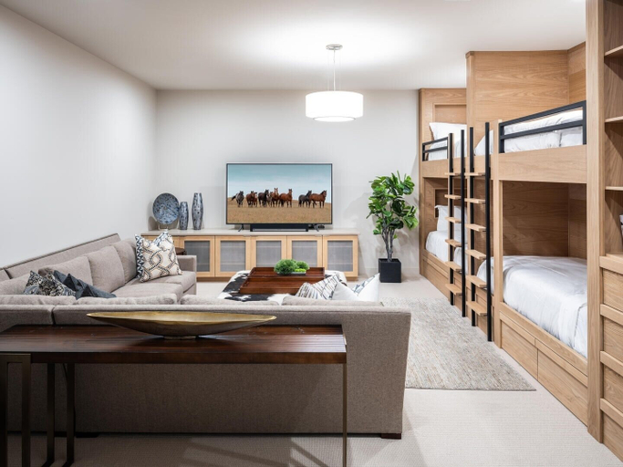 Room 3, 83b Lodgeside 3 Bedroom Townhouse by Moonlight Basin Lodging, Madison