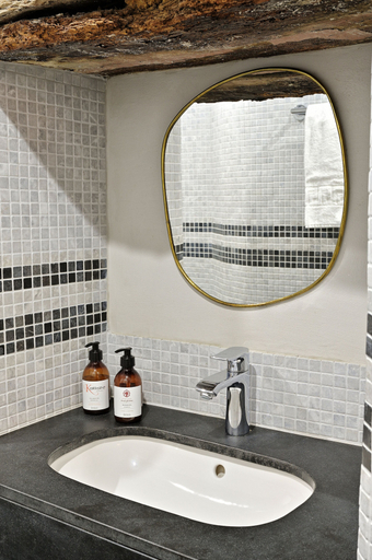 Bathroom 4, Mademoiselle Joséphine, Corse-du-Sud
