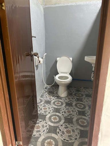 Bathroom, Maui's Place, Badian