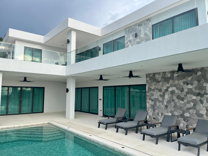 Swimming pool, Luxurious 5-Bedroom Villa overlooking Pattaya City, Bang Lamung