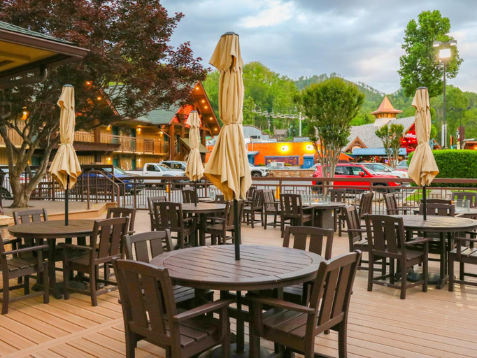 Food & Drinks 3, Greystone Lodge on the River, Sevier