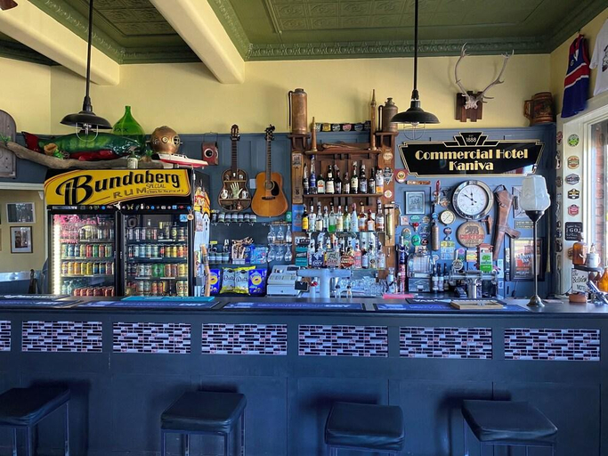 Food & Drinks 4, COMMERCIAL HOTEL KANIVA call to save dollars, West Wimmera