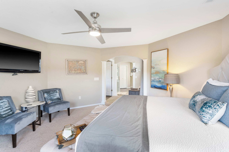 Room 2, Edgewater Escape Stay for 6, Stone
