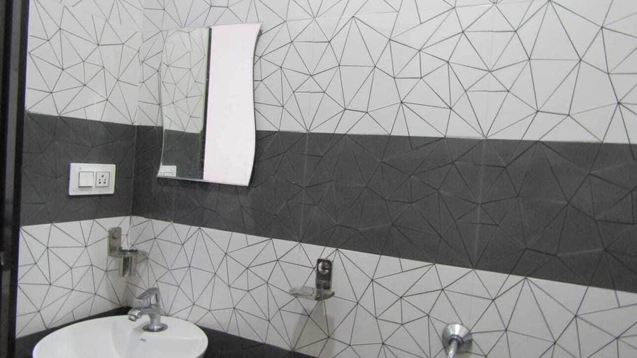 Bathroom 5, Mahabala Valley, Uttara Kannada