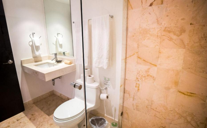 Bathroom 4, The Elements Beachfront Condos, Cozumel