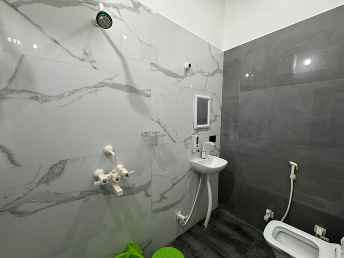 Bathroom 3, Shri Guru Kripa Dham, Mathura